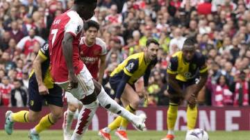 Arsenal's Bukayo Saka sets his side on their way to victory by stroking home a first-half penalty. (AP PHOTO)