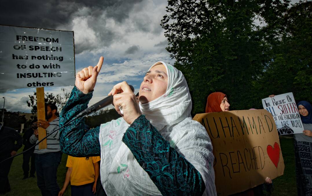Nehad Shaaban speaks at the protest on Friday. Picture:Sitthixay Ditthavong 