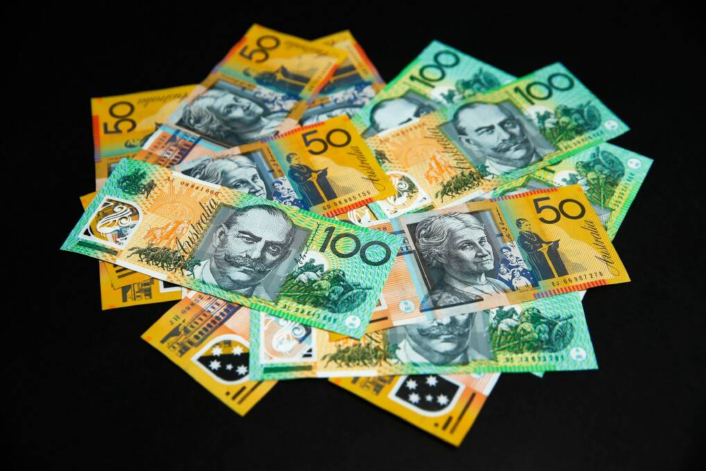 Federal politicians are getting thousands of dollars in pay rises and tax cuts. Photo: Brendon Thorne