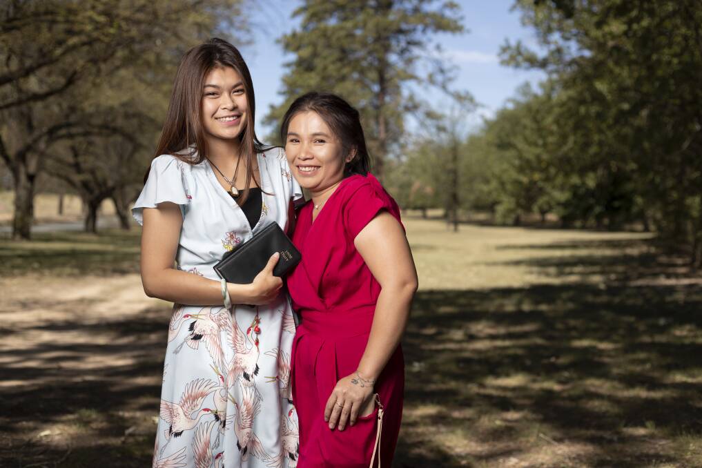 Pavana Suwanmuk and her mother Sasinipa en route to Government House on Friday where Pavana spoke about the life-changing sponsorship of The Smith Family. Photo: Sitthixay Ditthavong