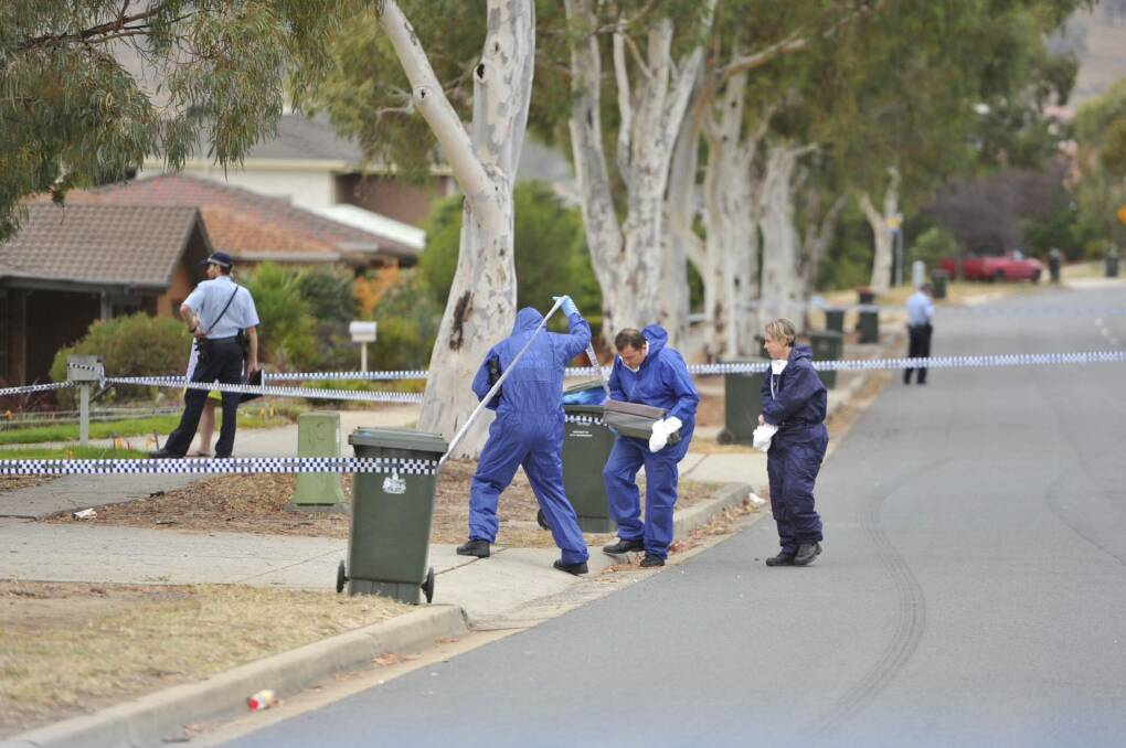 Forensic officers and police investigate the stabbing death of a woman, 28, in Gordon on Tuesday. Photo: Jay Cronan