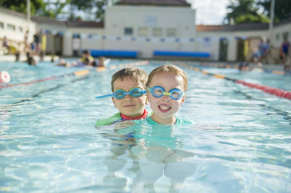 Lawrence Kovacs, 5, and Amelie Smorhun, 5, cool off at Manuka pool. Photo: Jay Cronan