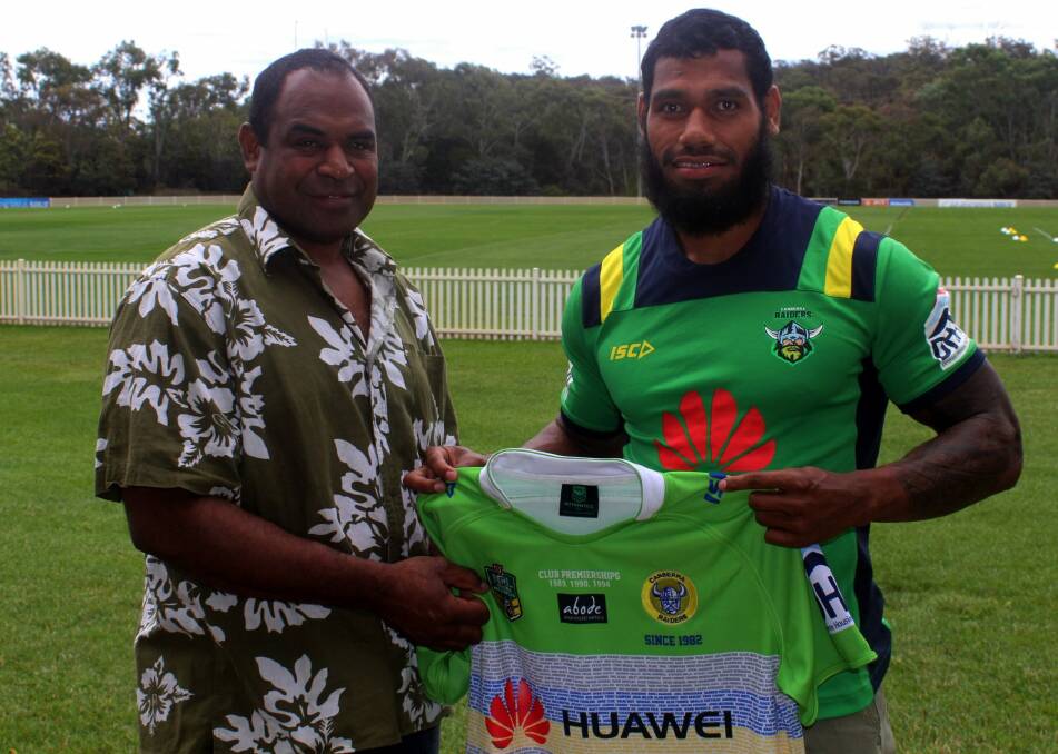 Former Raiders winger Noa Nadruku meets current Fijian recruit Sisa Waqa.