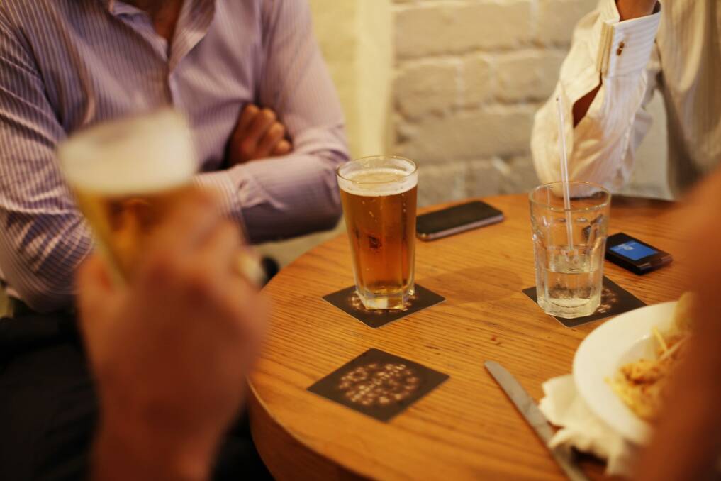 What is this "pub test"? Do Australian pub-goers talk sensibly about politics when we are out a'pubbing?  Photo: Andrew Quilty