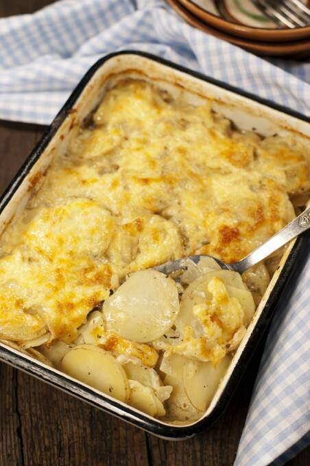 The result: Potato gratin dauphinoise in the pan.
