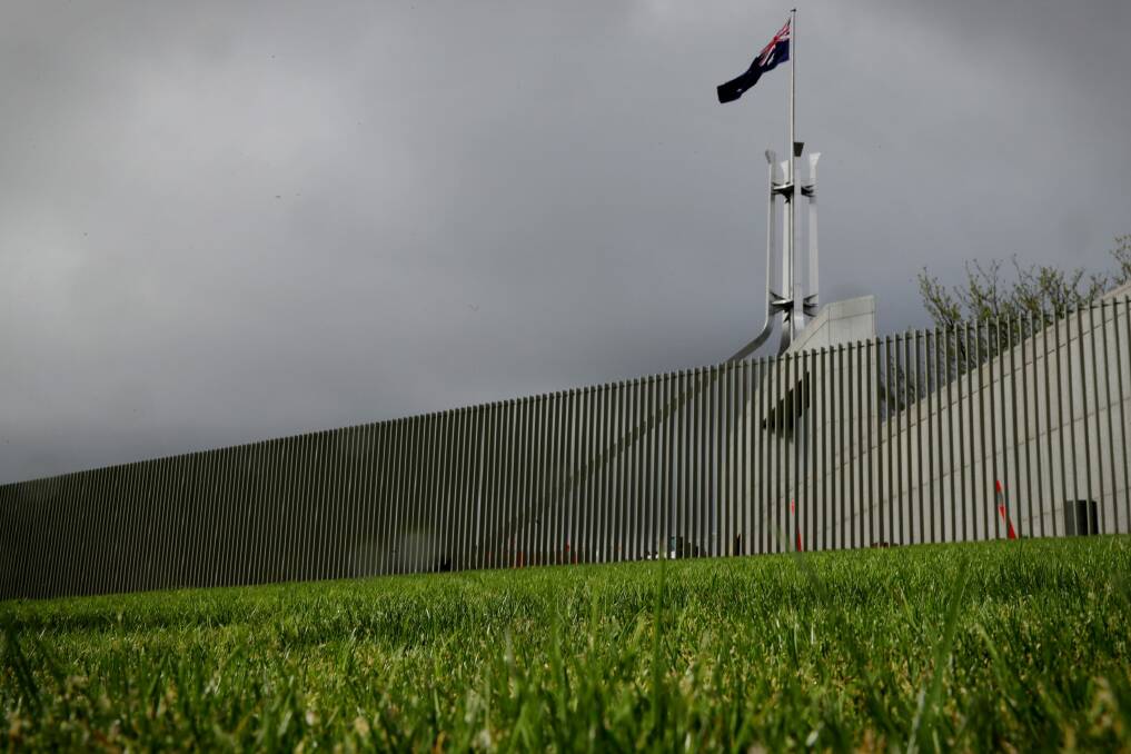 Security fence nearing completion at Parliament House in Canberra on Monday 9 October 2017. Fedpol. Photo: Andrew Meares Photo: Andrew Meares