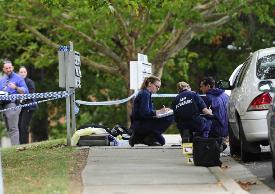 Police at the Stuart Flats in Griffith after Jason Hollingshed was found dead. Photo: Melissa Adams 