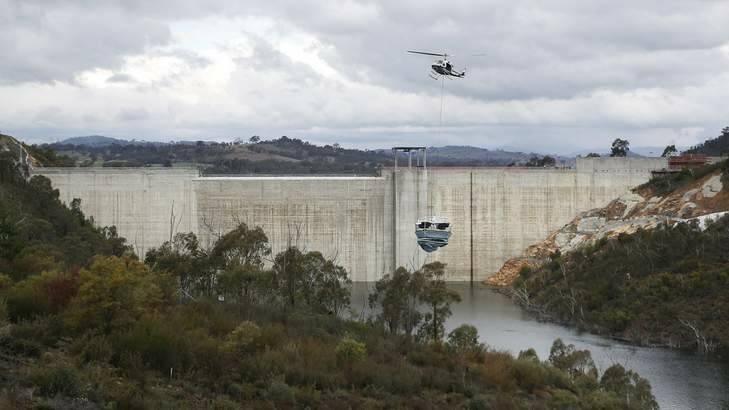 A helicopter lifts a ResMix system into position at Cotter Dam. Photo: Jeffrey Chan