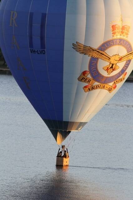 An RAAF hot-air balloon skimming Lake Burley Griffin about 6.30am Wednesday morning.   Photo: Frank Jackson
