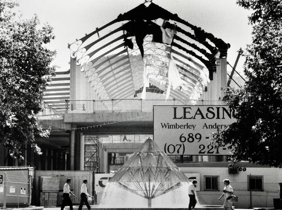 Flashback to 1989. The Canberra Times Fountain in Civic was designed by architect Bob Woodward ten years earlier. The fountain is on the corner Ainslie Avenue and City Walk. Photo: Canberra Times