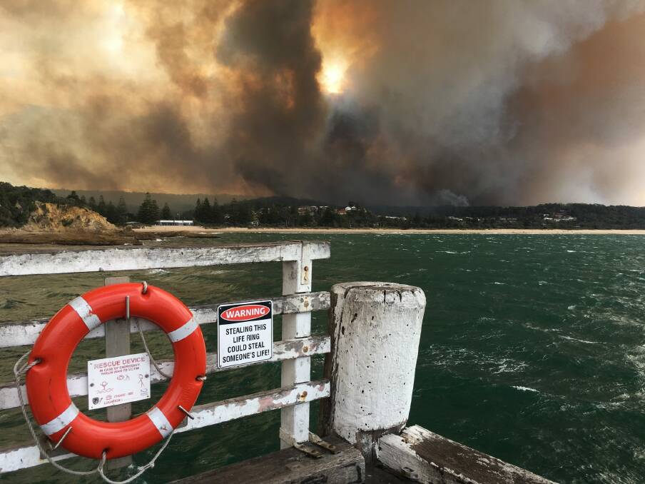 The Tathra bushfire on March 18, 2018.  Photo: Suzie Duffy