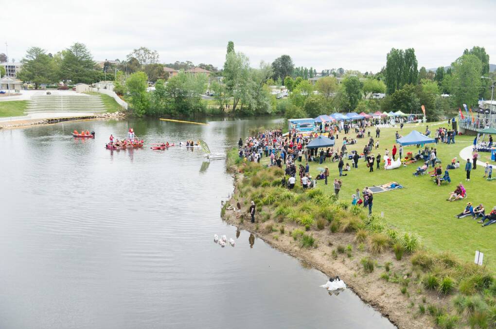 Spectators at this year's Queanbeyan River Festival.  Photo: Jay Cronan