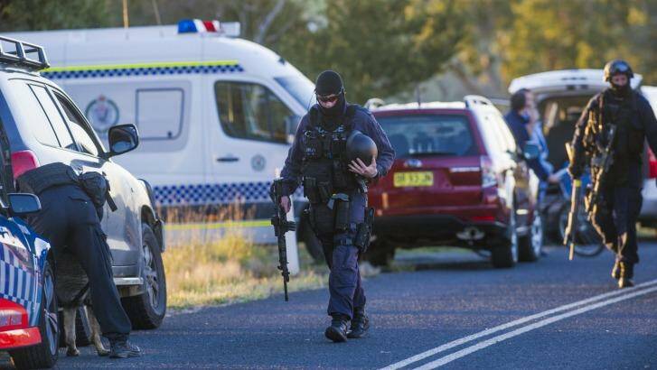 Police with road blocks set up east of Canberra looking for a man who assaulted an elderly couple at Bywong. Photo: Jamila Toderas