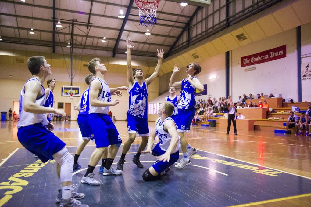 Players contest a rebound during the final. Photo: Rohan Thomson