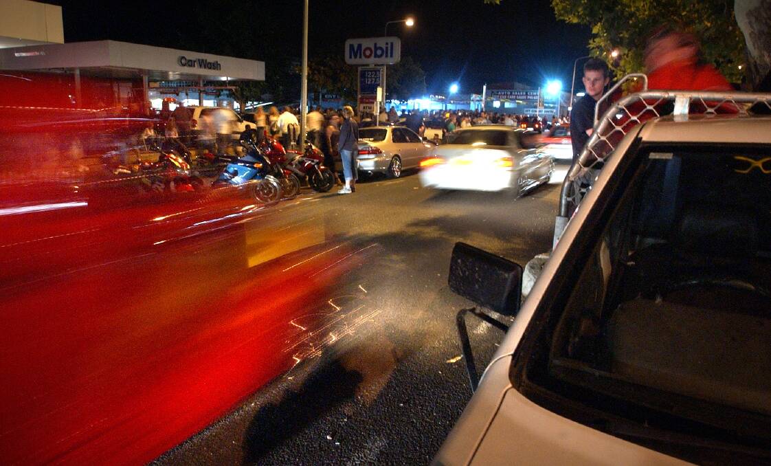 Big crowds turn out in Braddon to watch cruising cars during Summernats in 2005. Photo: Marina Neil