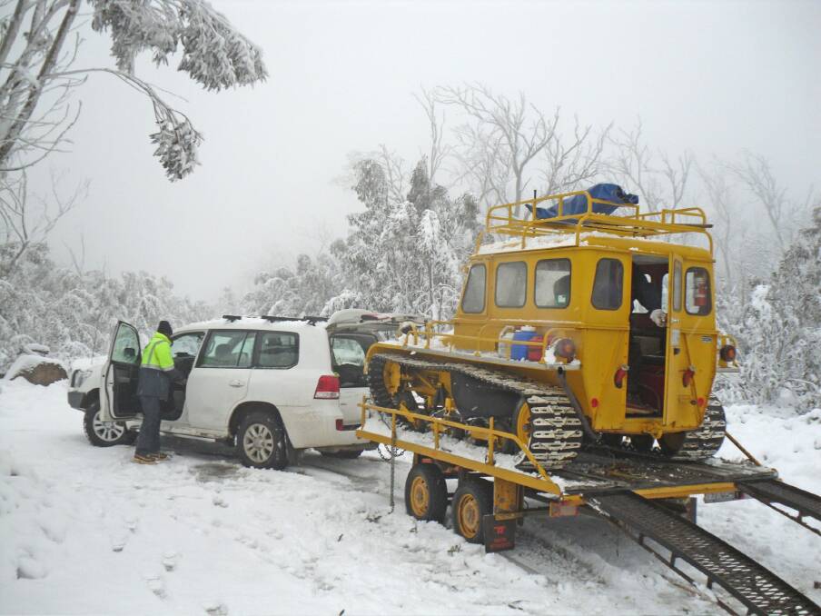   Unloading a snowcat to clear the route to the air navigation facility. Photo: AirServices Australia
