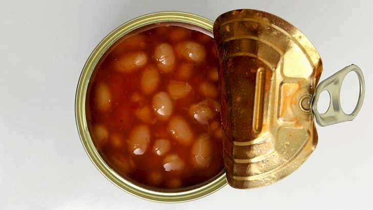 Eating baked beans instead of meat can help you save money. Photo: Domino Postiglione
