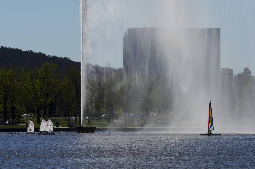 The Captain Cook Jet on Lake Burley Griffin was turned off because of a failure in its pumping system. Photo: Graham Tidy