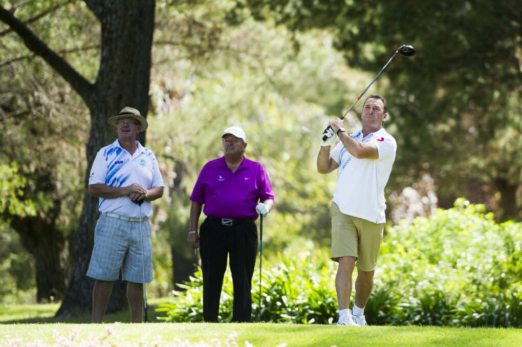 Ricky Stuart tees off at his Foundation Golf Day last year. Photo: Jay Cronan