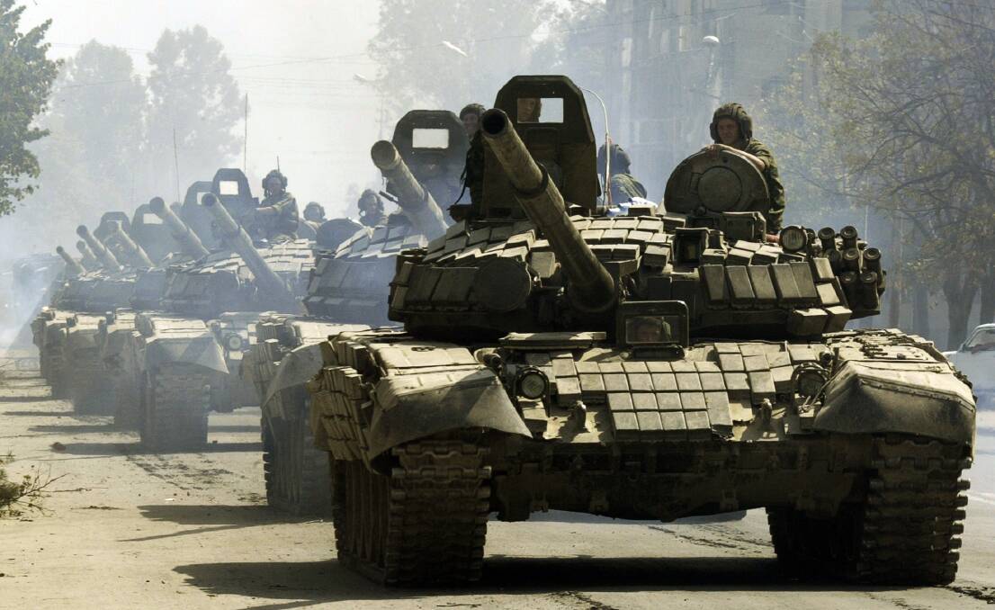 Russian tanks drive through Tskhinvali, the regional capital of Georgia's breakaway province of South Ossetia, moving to the Russian border in 2008. Photo: Dmitry Lovetsky