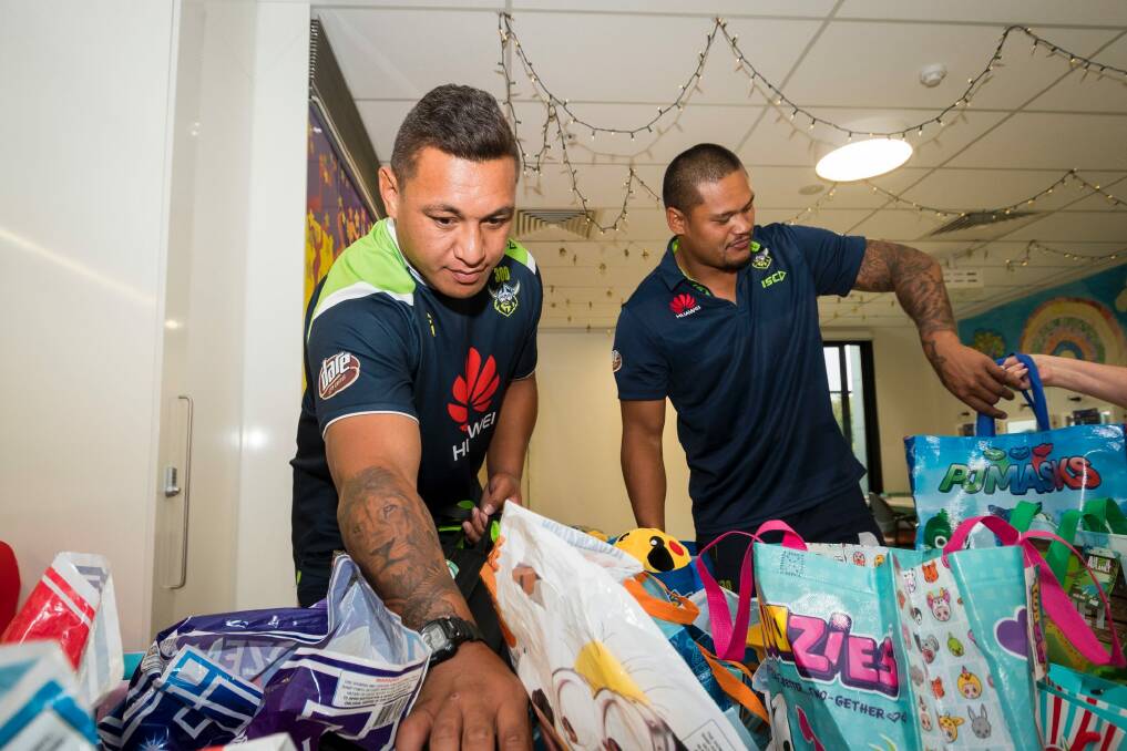 Raiders players Josh Papalii and Joey Leilua choosing show bags for children at the Canberra Hospital. Photo: Dion Georgopoulos