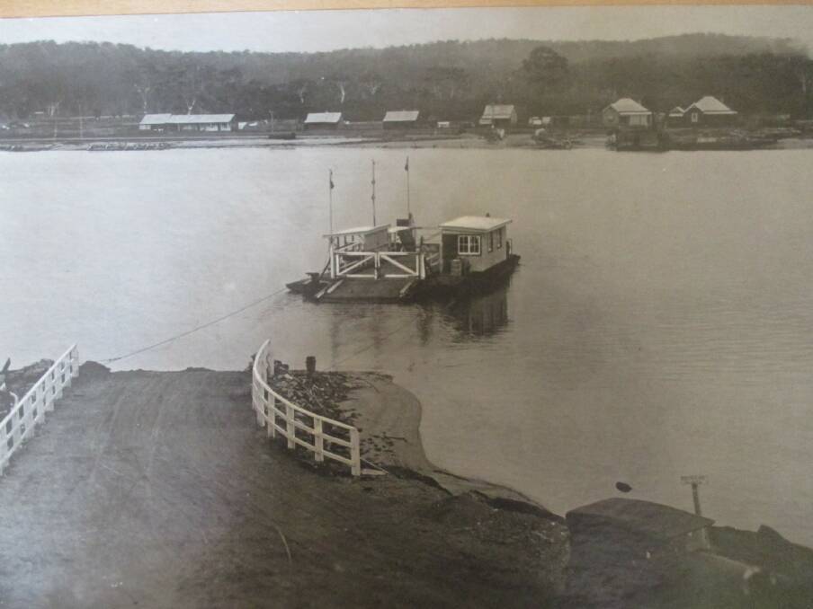 The eight-car wooden punt crosses the Clyde River, circa 1925. Photo: Tim the Yowie Man