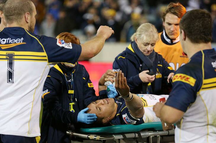 Christian Lealiifano gets high fives from his teammates while being taken off injured after the round 11 Super Rugby match between the Brumbies and the Waratahs at Canberra Stadium. Photo: Getty Images