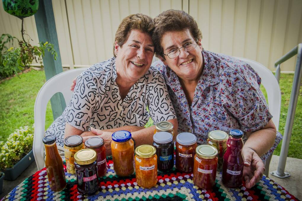 Sisters Robin Meres (left) and Carol Muscovich will go head to head in the cooking competition at the Canberra Show. Photo: Jamila Toderas
