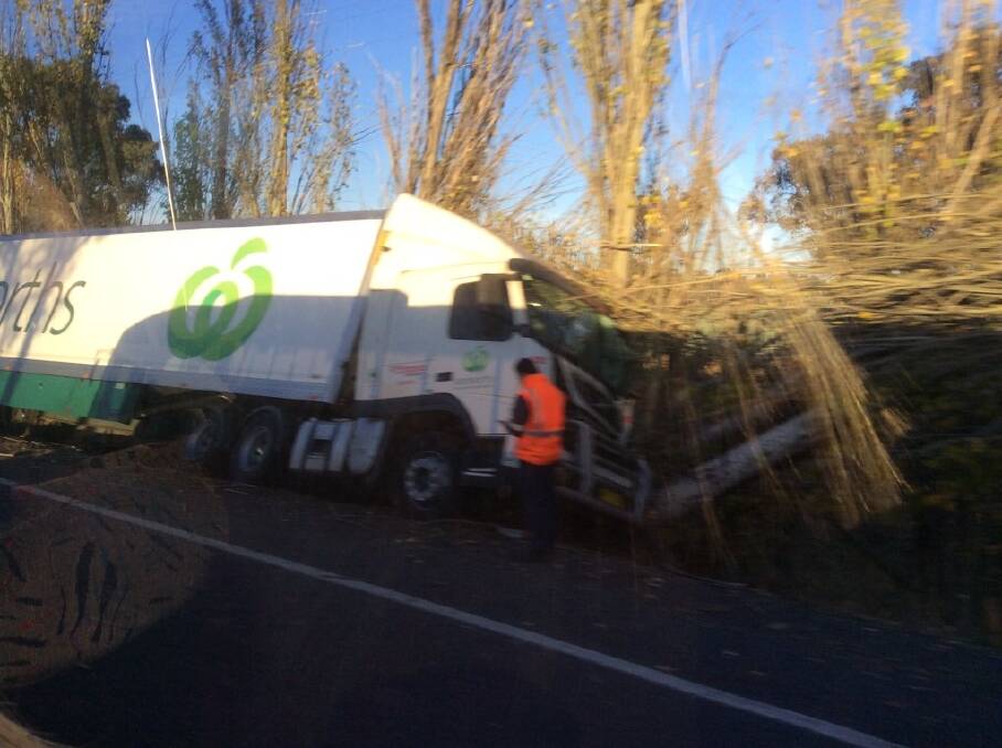 Another accident on the Barton Highway. Photo: Yak from Yass / Twitter