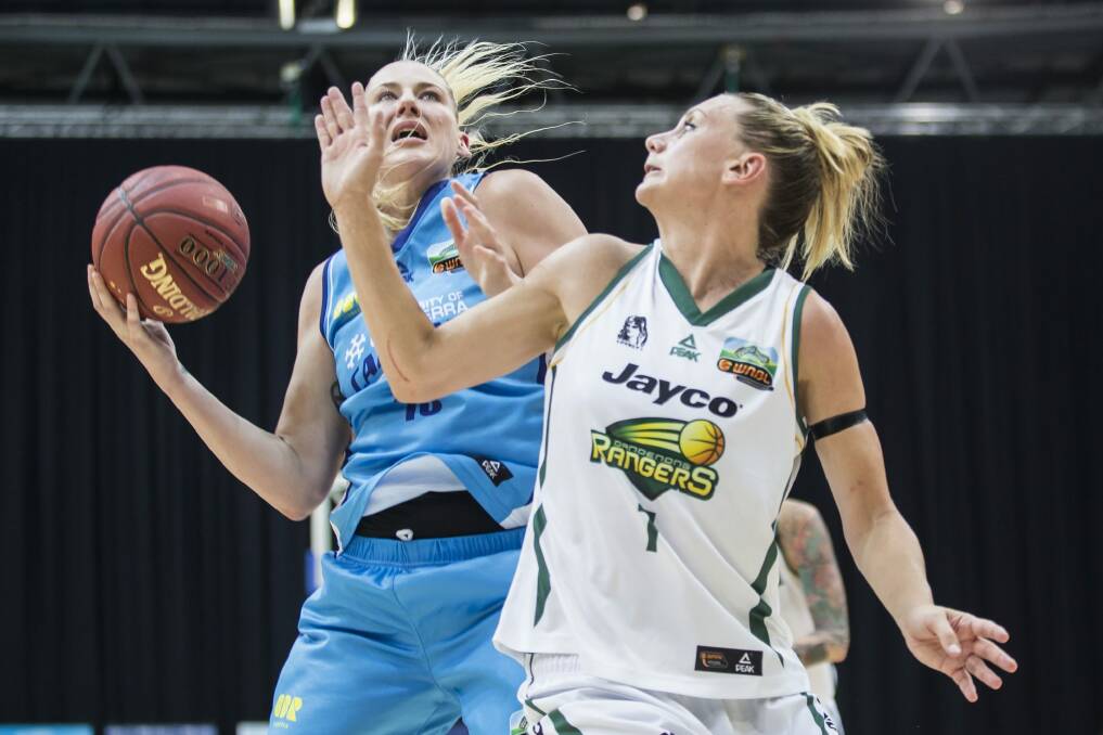 Lauren Jackson of the Canberra Capitals takes on Dandenong Rangers defender Penny Taylor on Sunday. Photo: Matt Bedford