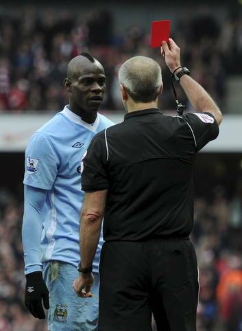 A good referee's similar to a good office manager. But you might not convince Mario Balotelli. Photo: Getty Images