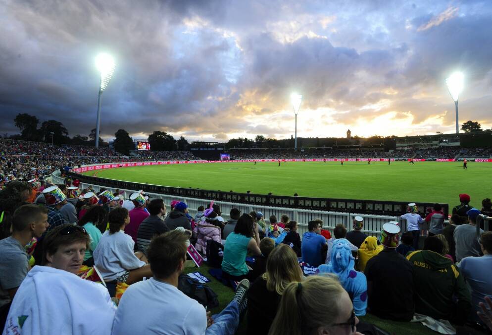 NEWS: The crowd during the T20 Big Bash League at Manuka oval in Canberra where Sydney Sixers take on Perth Scorchers. 28th January 2015. Photo by Melissa Adams of. The Canberra Times. Photo: act\melissa.adams