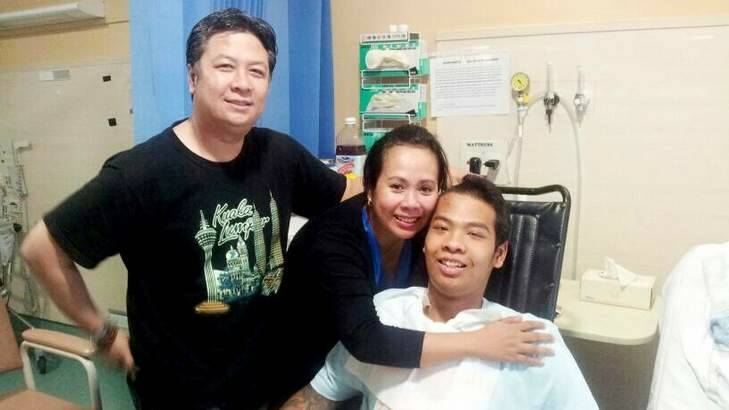 Kyah Han (Burma),  with his parents in hospital after he was almost killed in a hit and run incident. Photo: Jay Cronan