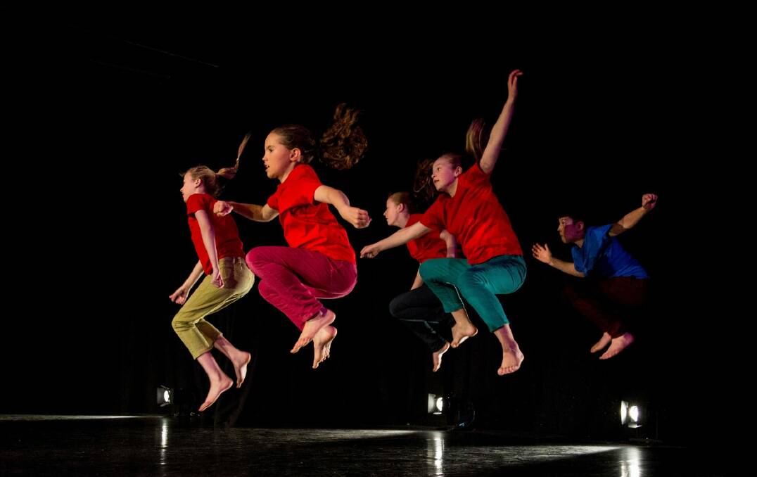 QL2 dancers in 2016's Chaos Project. Photo: Lorna Sim