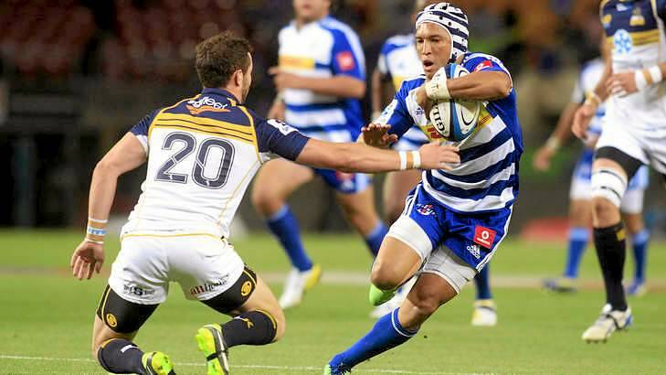 Gio Aplon of the Stormers swerves past Robbie Coleman. Photo: AP