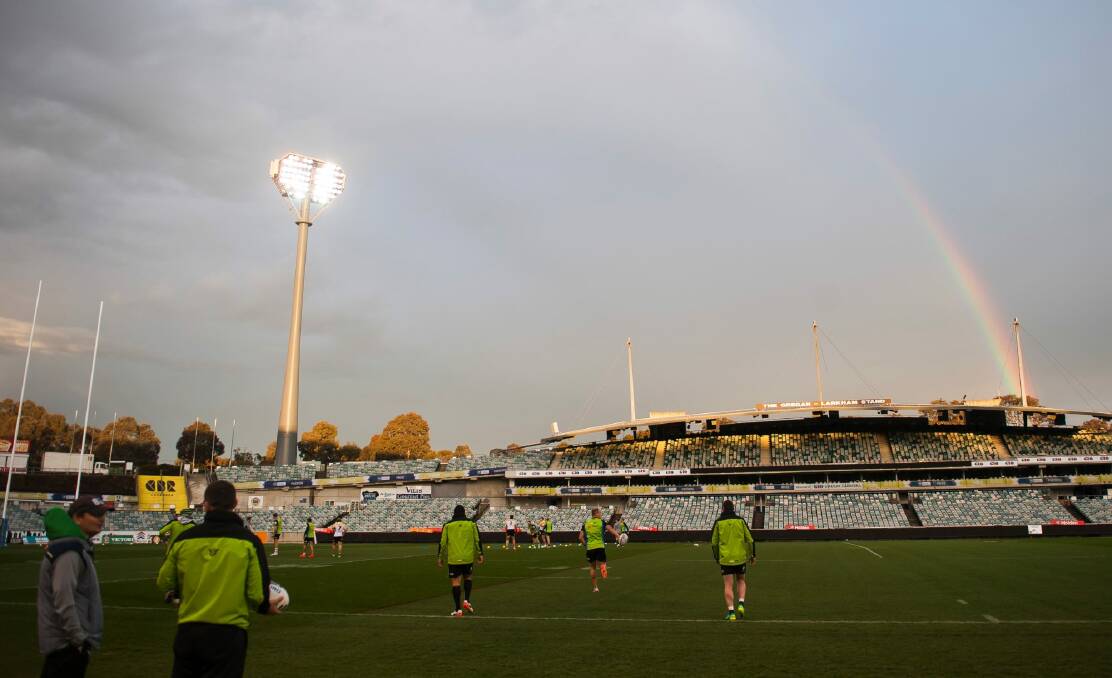 The Raiders trained under lights at Canberra Stadium on Wednesday. Photo: Elesa Kurtz