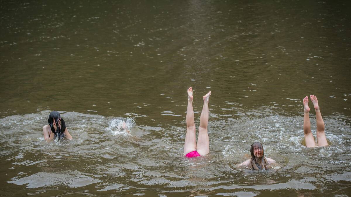 Canberrans cool off at Kambah Pools. Photo: Karleen Minney