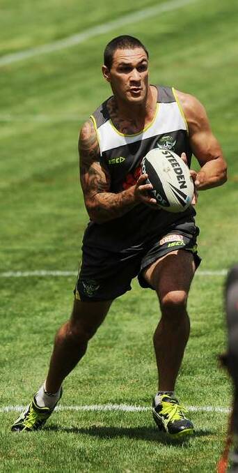 Mounties player Scott Jones trains with the Raiders. Photo: Colleen Petch
