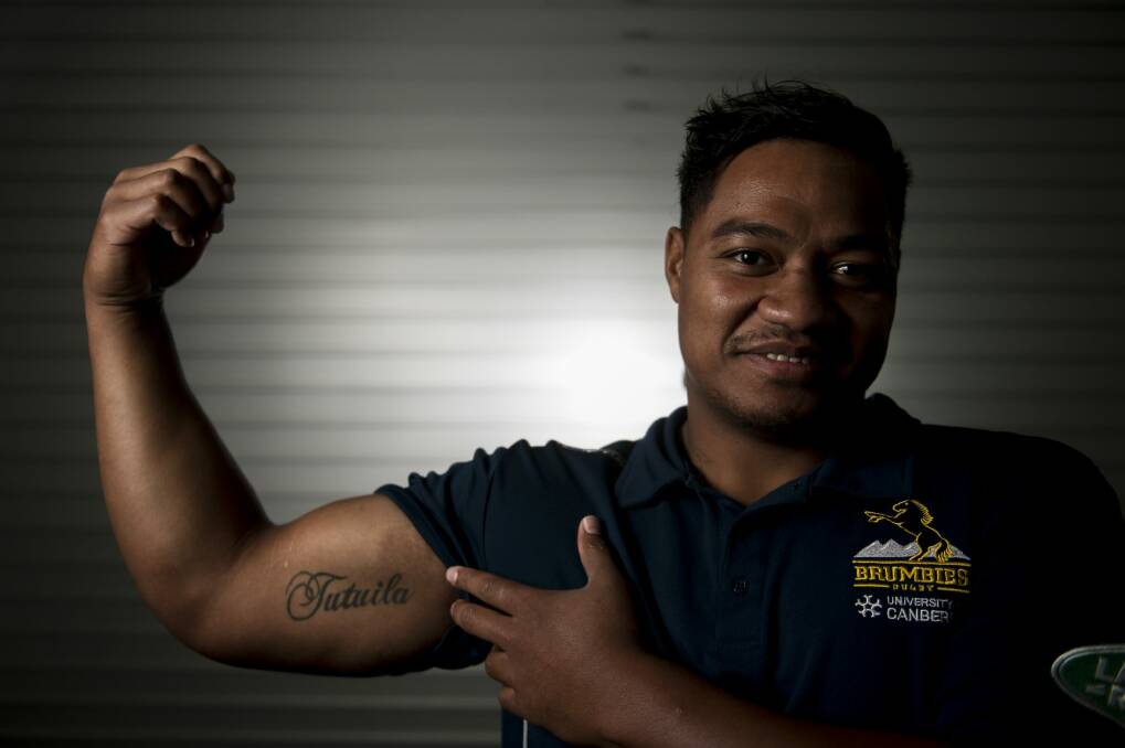 Ita Vaea shows his parents' surname, Tutuila, tattooed on his arm. Photo: Jay Cronan