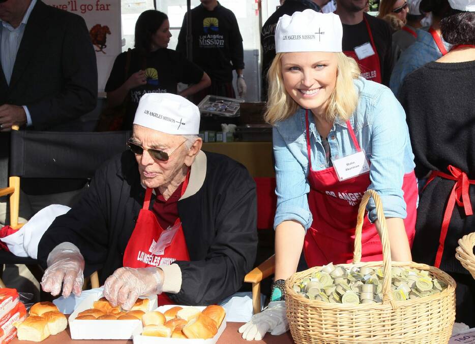Helping others: Kirk Douglas and Malin Akerman serve Thanksgiving lunch to the homeless in 2012.