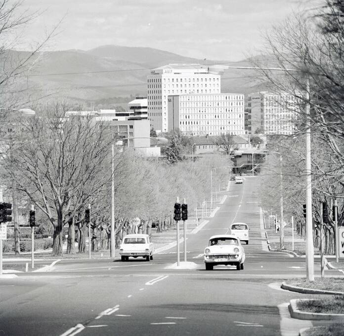 Early days. Traffic lights - but where's the traffic? Photo: National Archives of Australia