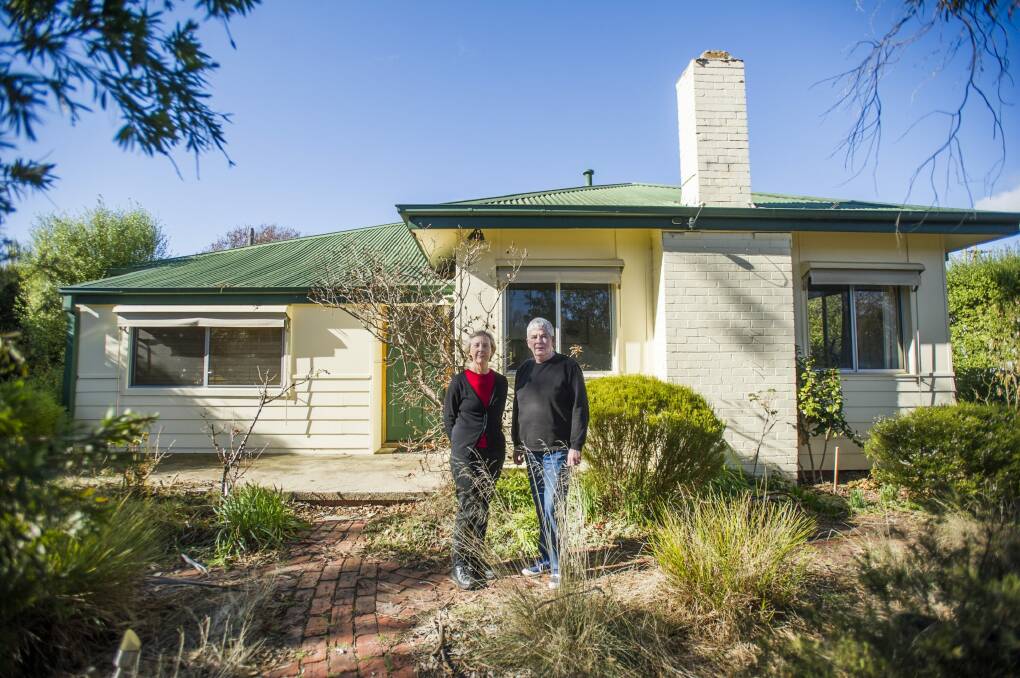 Mary Hutchison and Maureen Cummuskey with their heritage O'Connor Tocumwal home due to be demolished. Photo: Jay Cronan