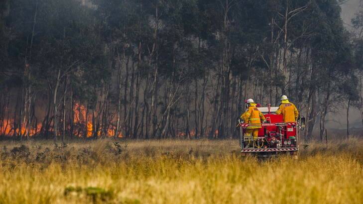 Crews work to contain fires near Bungendore. Photo: Rohan Thomson