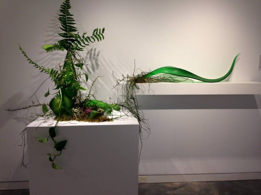 Glass by Ben Edols and Kathy Elliot, and botanical arrangement by Moxom + Whitney.