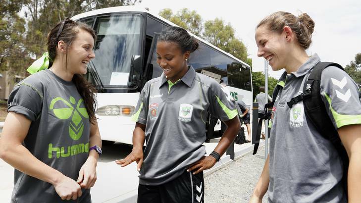 Canberra United recruit Nikki Washington, centre, chats with teammates Hayley Raso, left, and Nicole Sykes, right. Photo: Jeffrey Chan