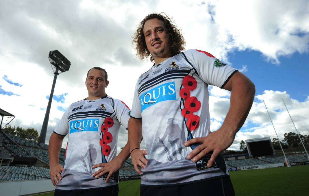 Brumbies twins Ruan, left, and Jean-Pierre Smith have earnt their first professional start together. Photo: Graham Tidy