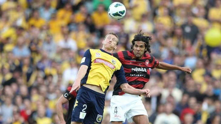Canberra product Nikolai Topor-Stanley (right) challenges Daniel McBreen during the A-League grand final. Photo: Anthony Johnson