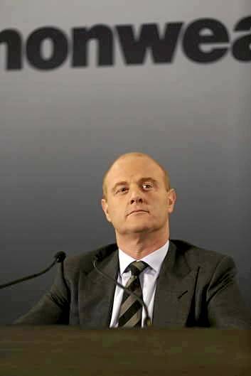 Commonwealth Bank chief Ian Narev has backed the Abbott government's wind back of financial advice reform laws. Photo: James Alcock