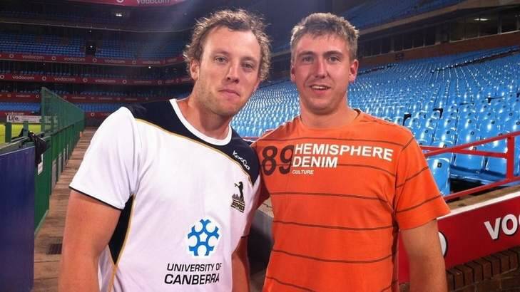 Brumbies player Jesse Mogg poses for a photo with South African fan Pieter Viljoen.