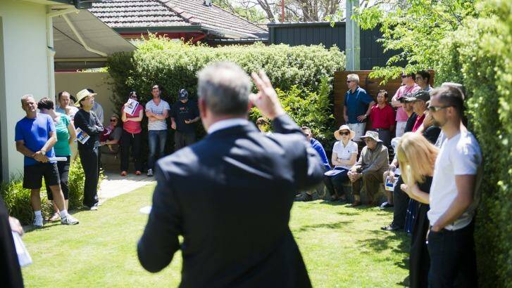 No sale: Peter Blackshaw's Peter Walker auctions 8 Hovea Street in O'Connor, which passed in.  Photo: Rohan Thomson